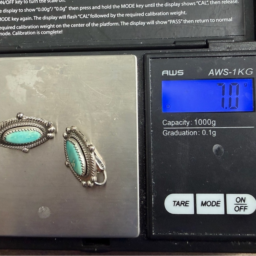 Vintage Southwestern Turquoise Silver Oval Clip on Earrings - Picture 5 of 6